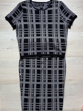 Gracia Black and Gray Windowpane Short Sleeve Knit Top
